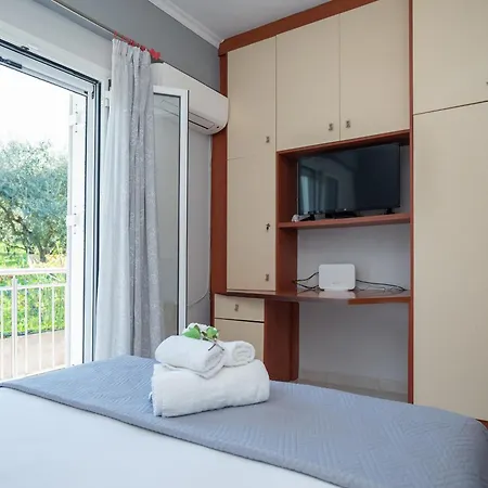 Famozo Hill Private By 